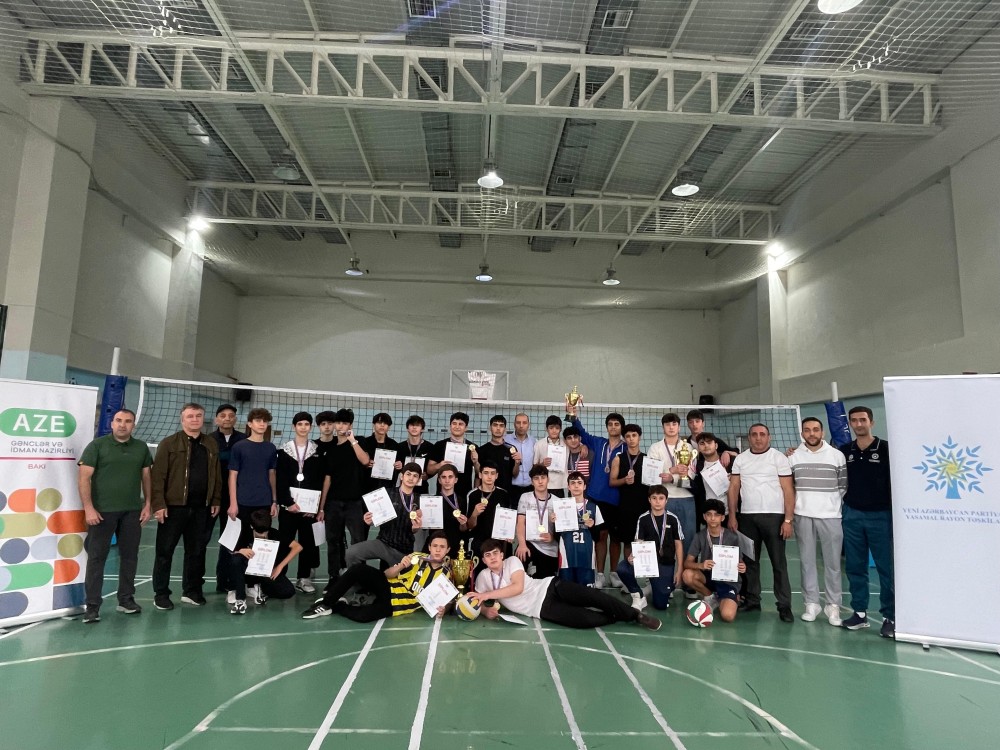 Yasamal rayonunda Zəfərin 6-cı ildönümünə həsr olunmuş oğlanlar arasında voleybol yarışı keçirilib